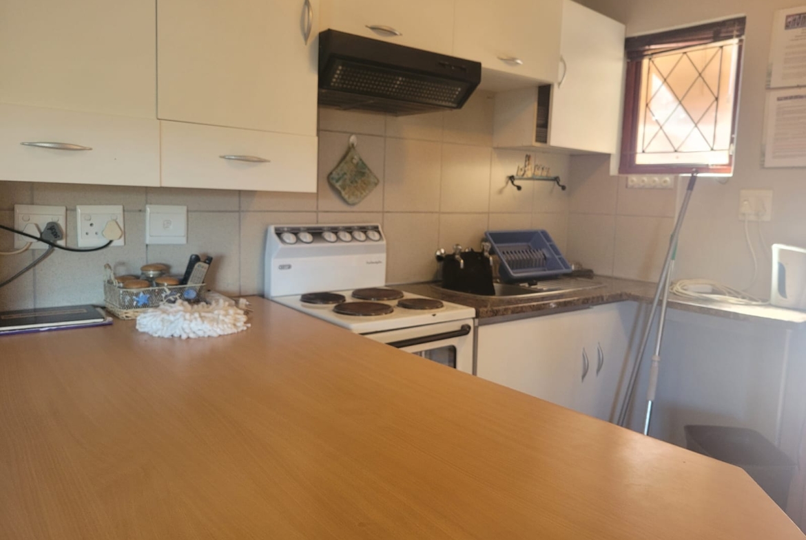 Modern Furnished 1-Bedroom Ground Floor Apartment 200m from the beach