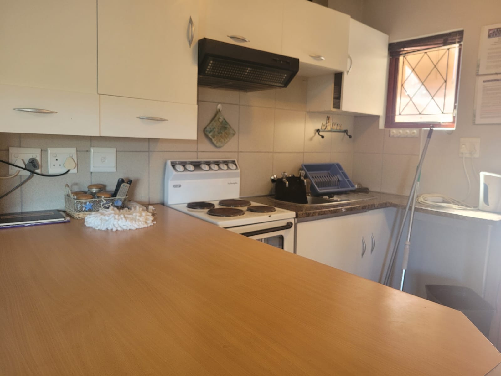 Modern Furnished 1-Bedroom Ground Floor Apartment 200m from the beach