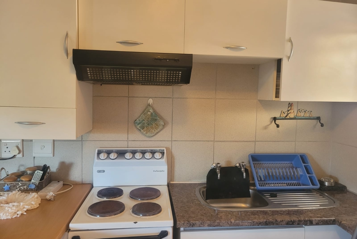 Modern Furnished 1-Bedroom Ground Floor Apartment 200m from the beach