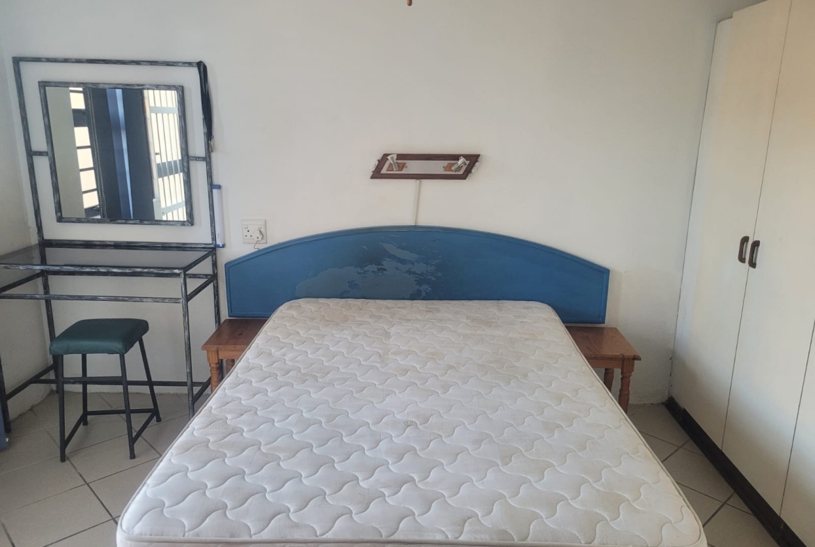 Modern Furnished 1-Bedroom Ground Floor Apartment 200m from the beach