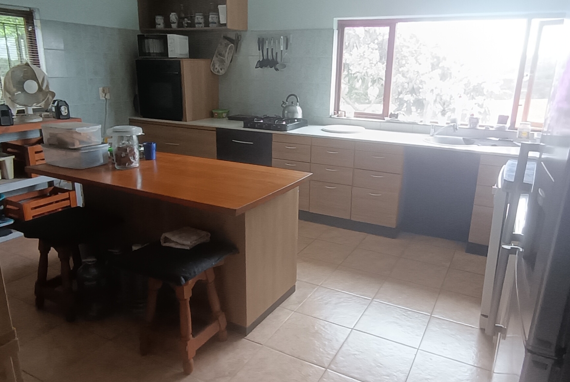 6-Bedroom Coastal Sanctuary with Expansive Sea Views – Margate,