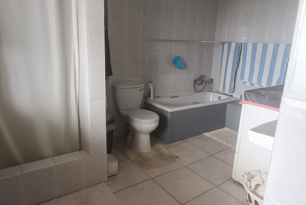 6-Bedroom Coastal Sanctuary with Expansive Sea Views – Margate,