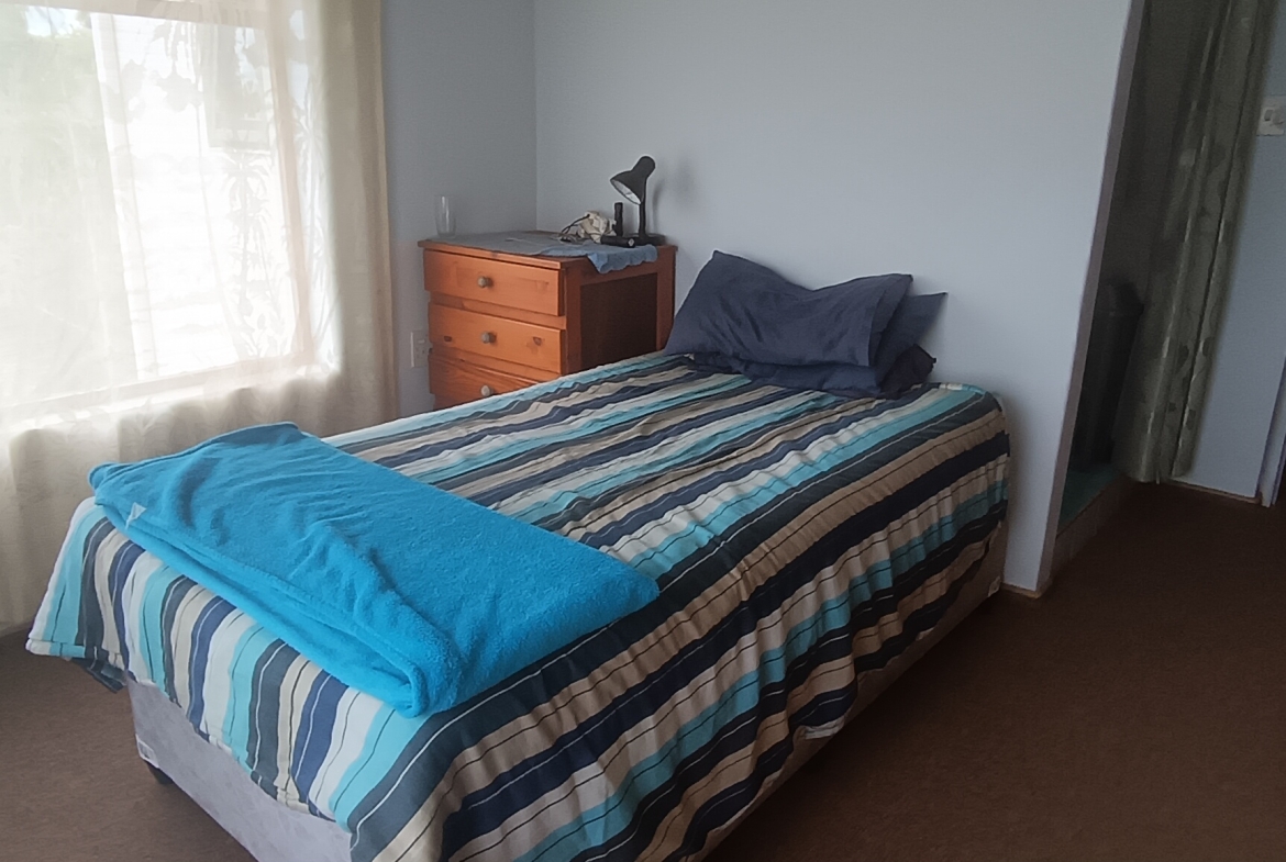 6-Bedroom Coastal Sanctuary with Expansive Sea Views – Margate,