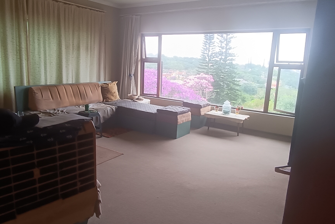6-Bedroom Coastal Sanctuary with Expansive Sea Views – Margate,