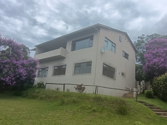 6-Bedroom Coastal Sanctuary with Expansive Sea Views – Margate,