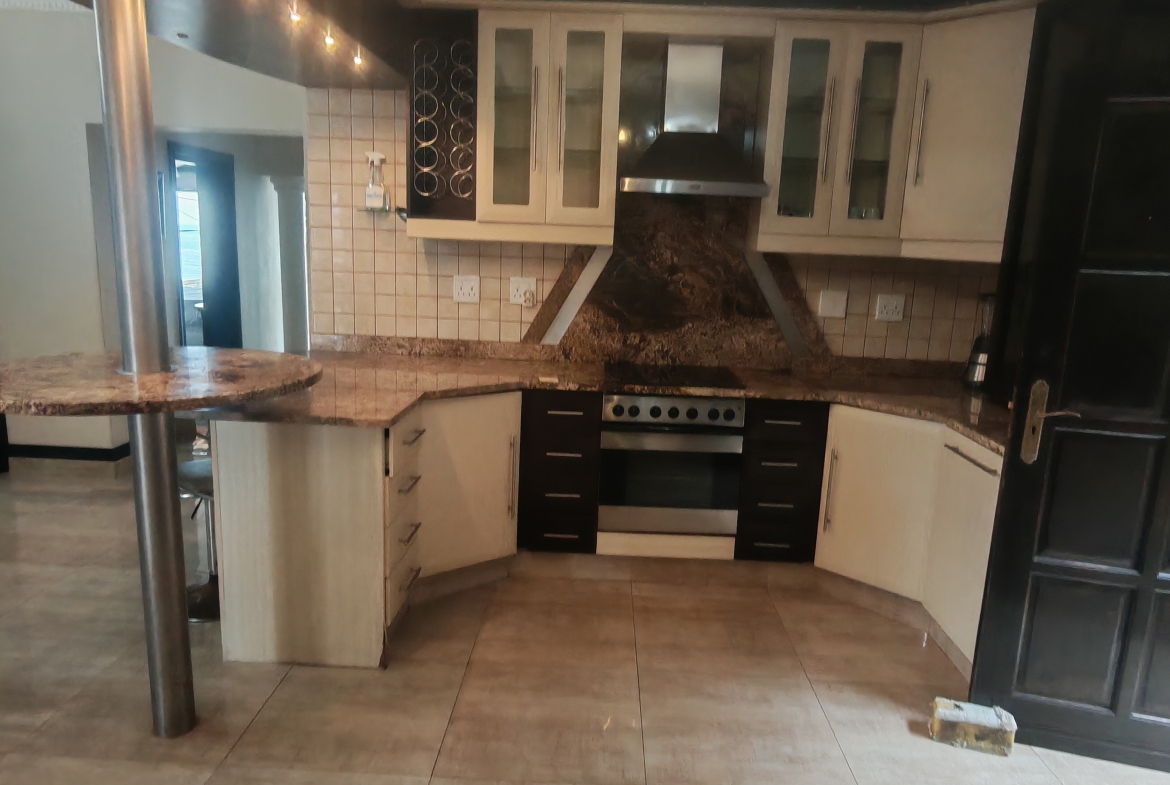 Sophisticated 5-Bedroom Residence with Ocean Views, Uvongo