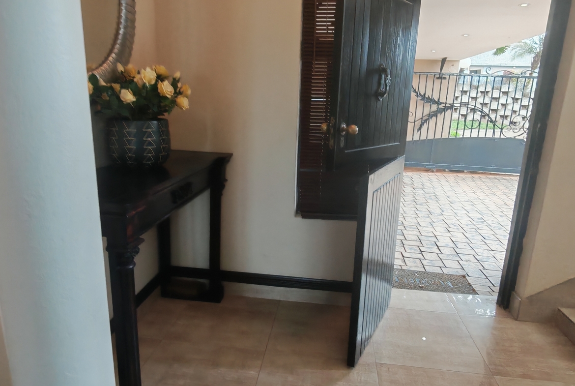 Sophisticated 5-Bedroom Residence with Ocean Views, Uvongo