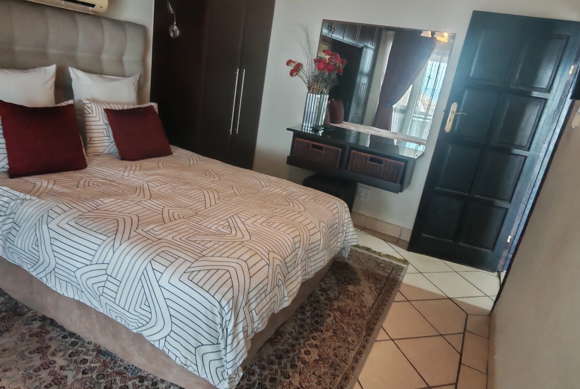 Sophisticated 5-Bedroom Residence with Ocean Views, Uvongo