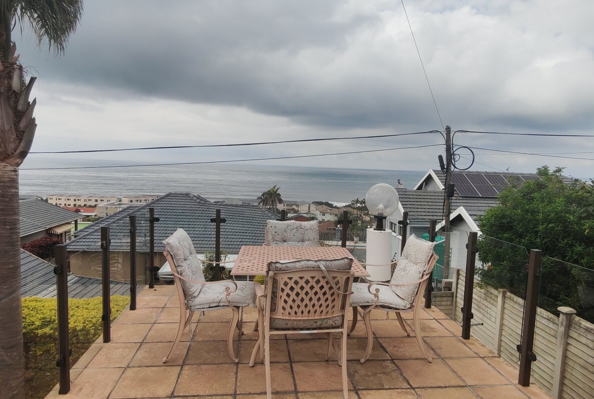 Sophisticated 5-Bedroom Residence with Ocean Views, Uvongo