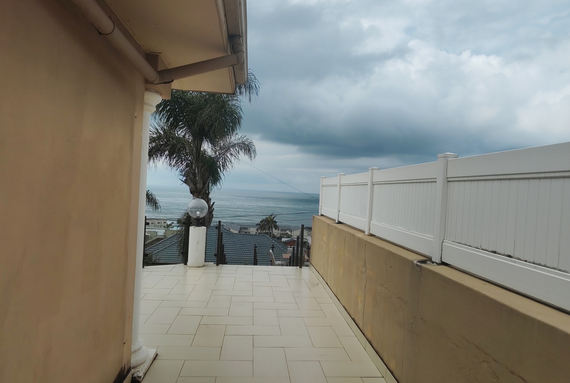 Sophisticated 5-Bedroom Residence with Ocean Views, Uvongo