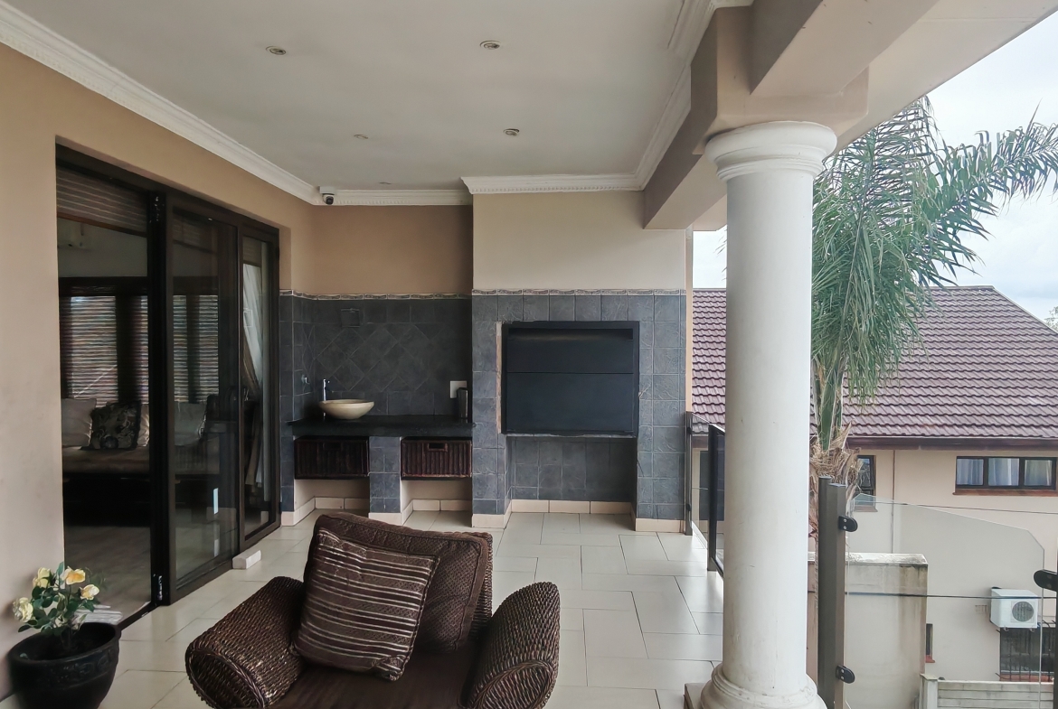 Sophisticated 5-Bedroom Residence with Ocean Views, Uvongo