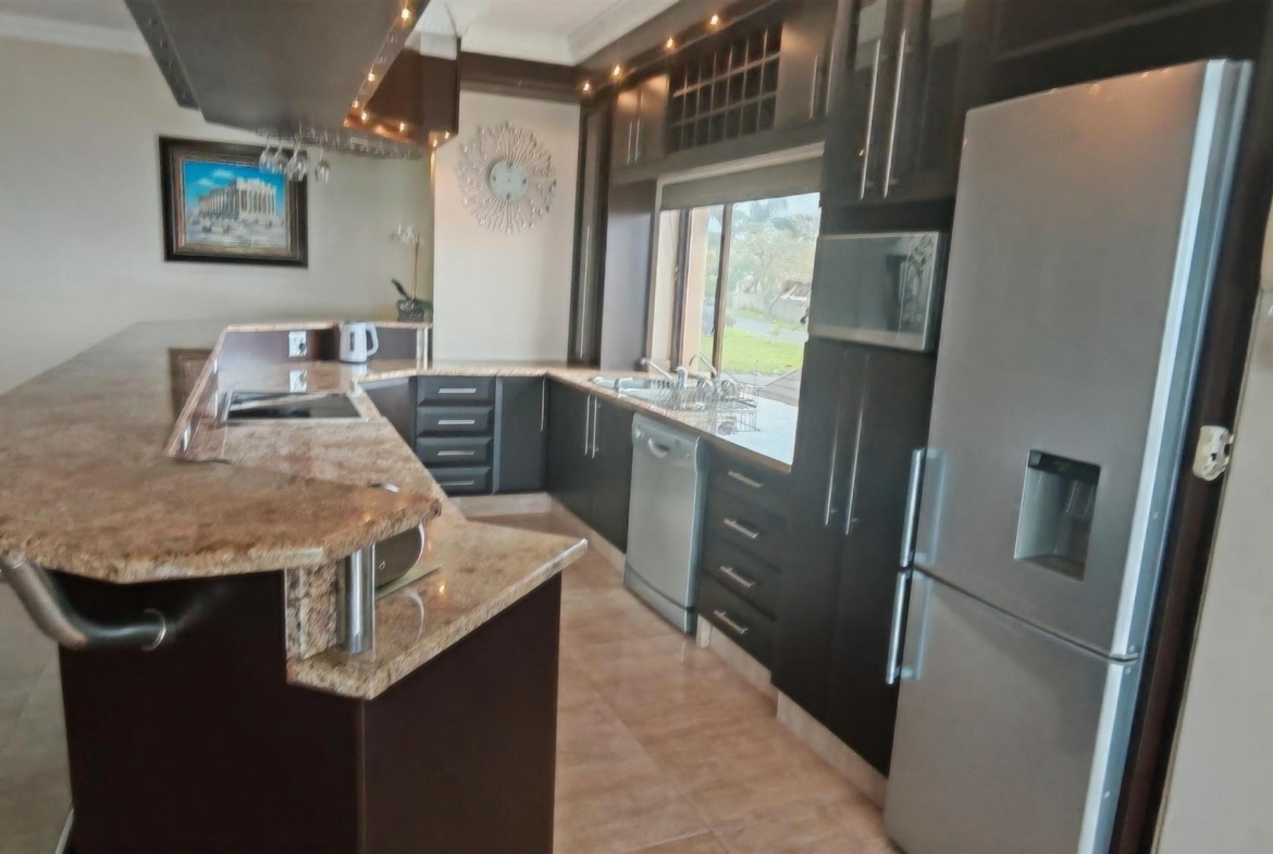 Sophisticated 5-Bedroom Residence with Ocean Views, Uvongo