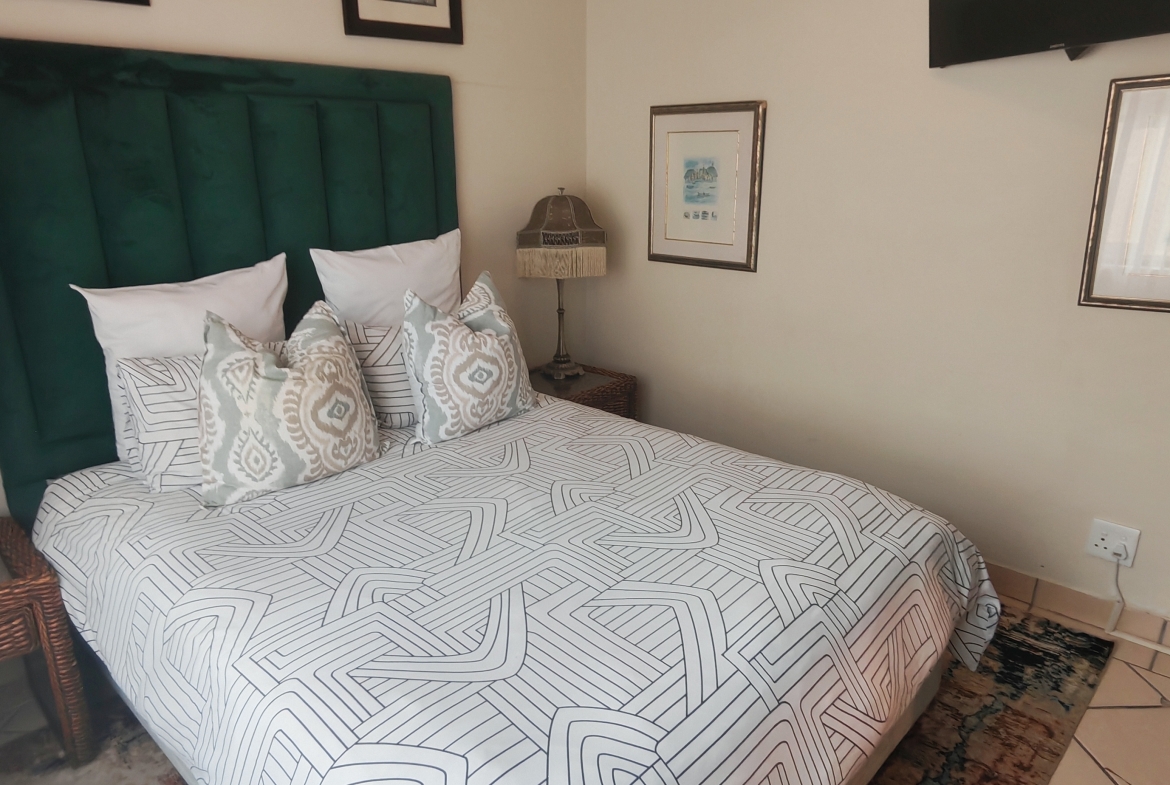 Sophisticated 5-Bedroom Residence with Ocean Views, Uvongo