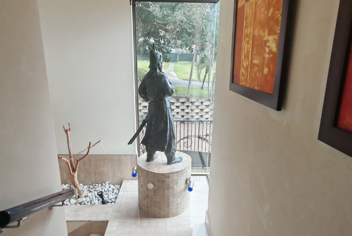 Sophisticated 5-Bedroom Residence with Ocean Views, Uvongo