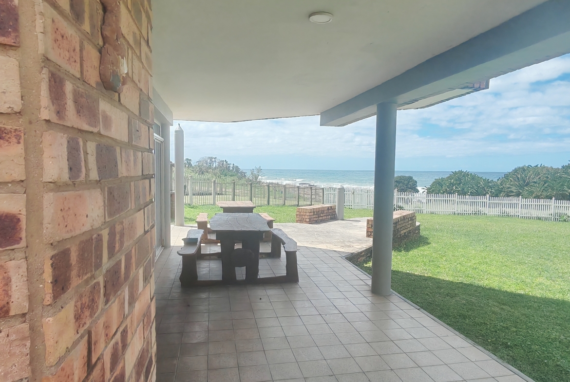 Modern 7-Bedroom Beachfront Residence with Uninterrupted Sea Views – Spiros Beach, Port Edward