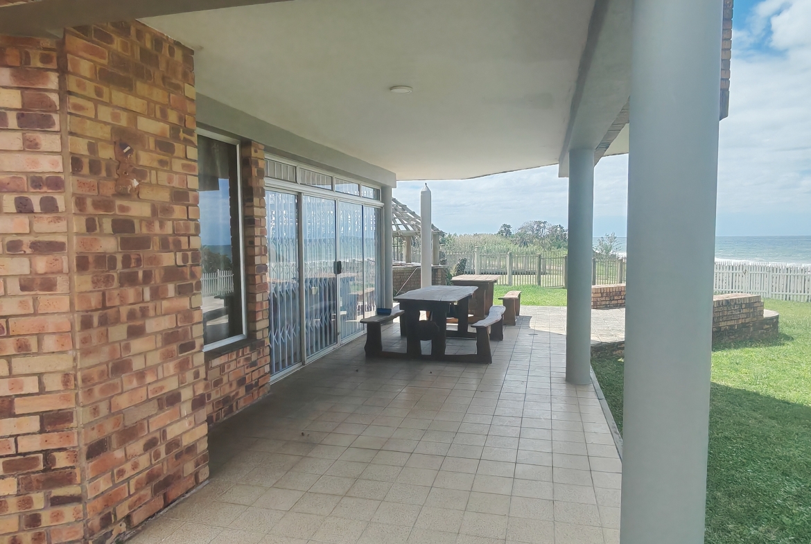 Modern 7-Bedroom Beachfront Residence with Uninterrupted Sea Views – Spiros Beach, Port Edward