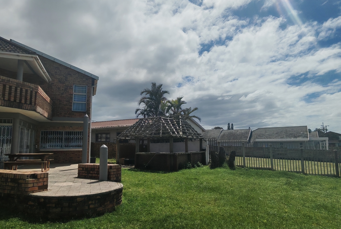 Modern 7-Bedroom Beachfront Residence with Uninterrupted Sea Views – Spiros Beach, Port Edward