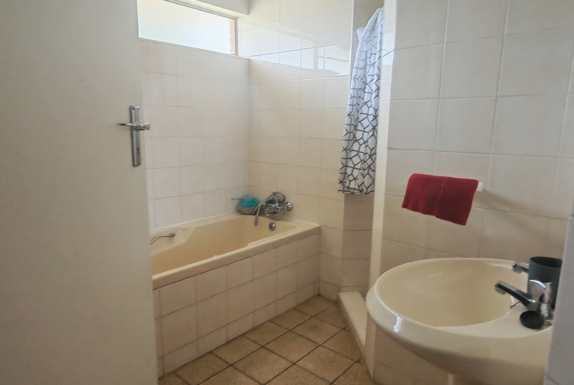 Modern 7-Bedroom Beachfront Residence with Uninterrupted Sea Views – Spiros Beach, Port Edward