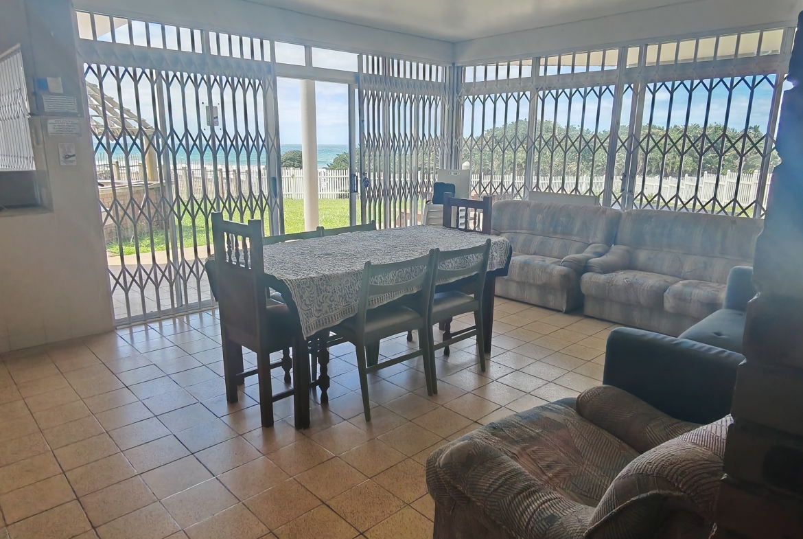 Modern 7-Bedroom Beachfront Residence with Uninterrupted Sea Views – Spiros Beach, Port Edward