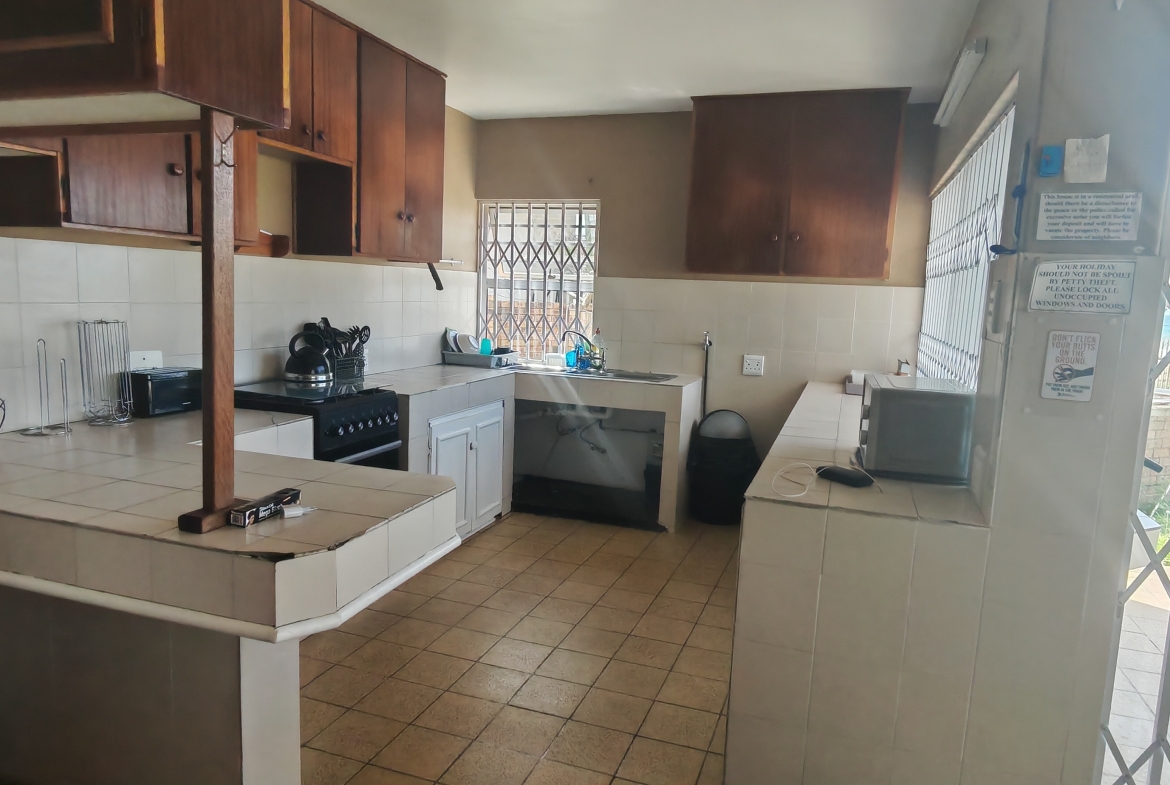 Modern 7-Bedroom Beachfront Residence with Uninterrupted Sea Views – Spiros Beach, Port Edward