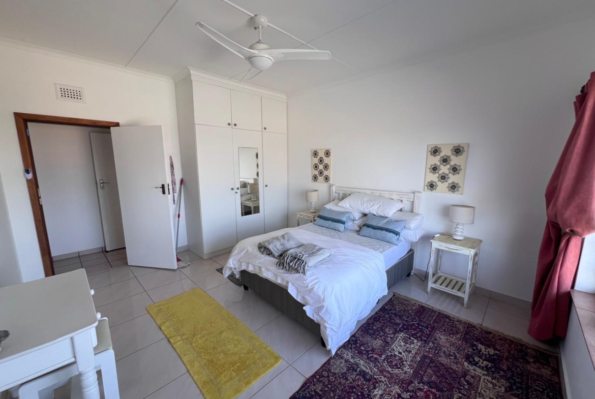 Spacious 2-Bedroom Apartment with Beautiful Sea Views to Rent