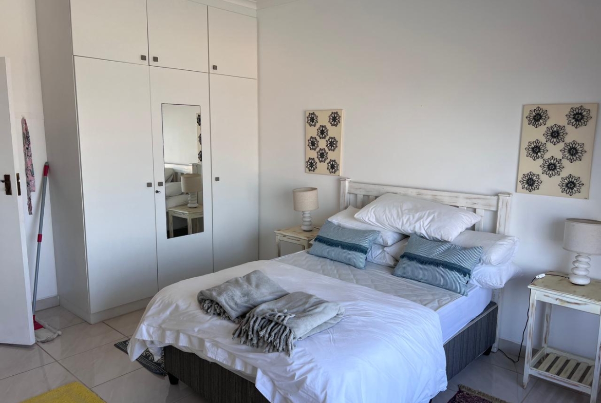 Spacious 2-Bedroom Apartment with Beautiful Sea Views to Rent