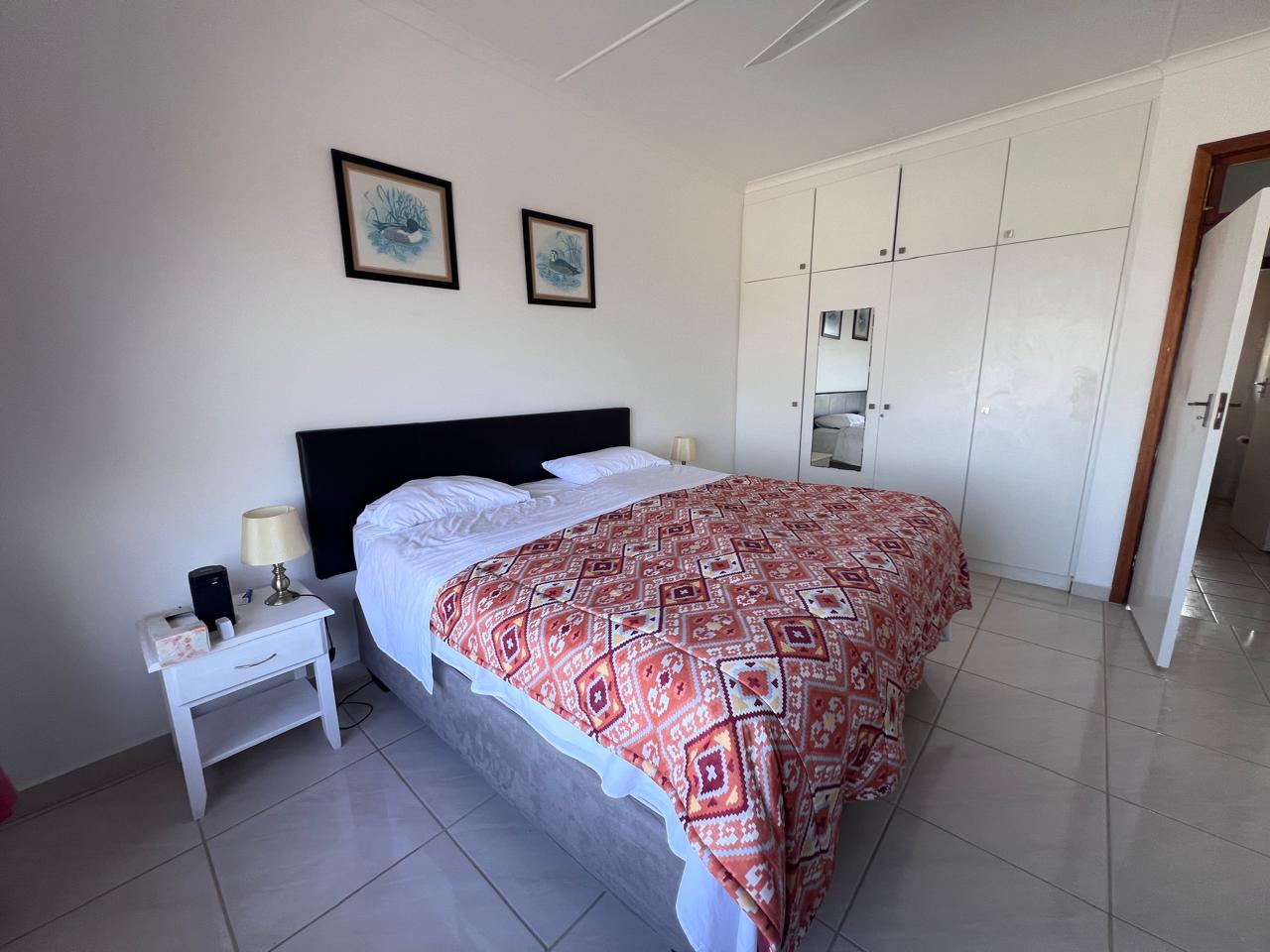 IMG_4058 Spacious 2-Bedroom Apartment with Beautiful Sea Views to Rent