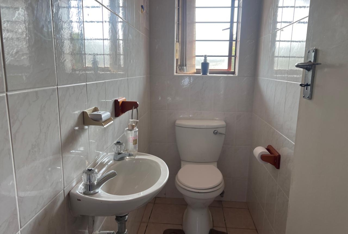 Spacious 2-Bedroom Apartment with Beautiful Sea Views to Rent
