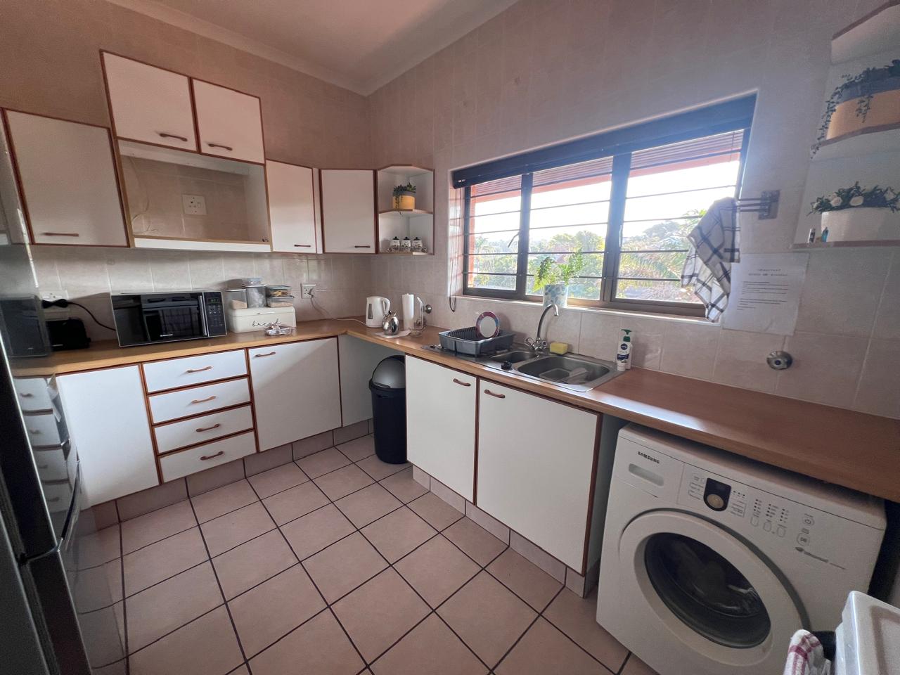 IMG_4064 Spacious 2-Bedroom Apartment with Beautiful Sea Views to Rent