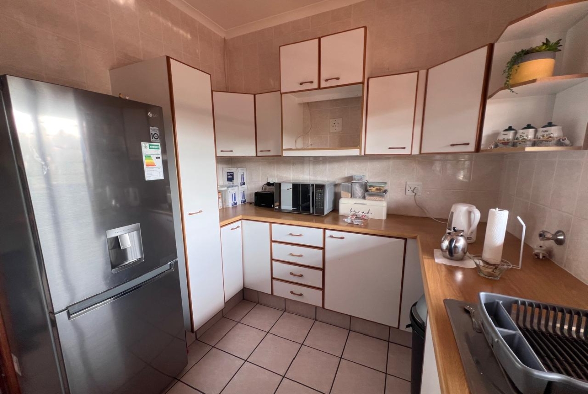 Spacious 2-Bedroom Apartment with Beautiful Sea Views to Rent
