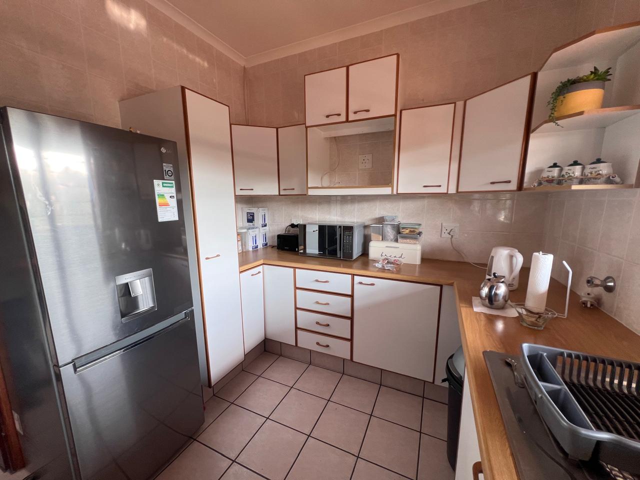 IMG_4065 Spacious 2-Bedroom Apartment with Beautiful Sea Views to Rent