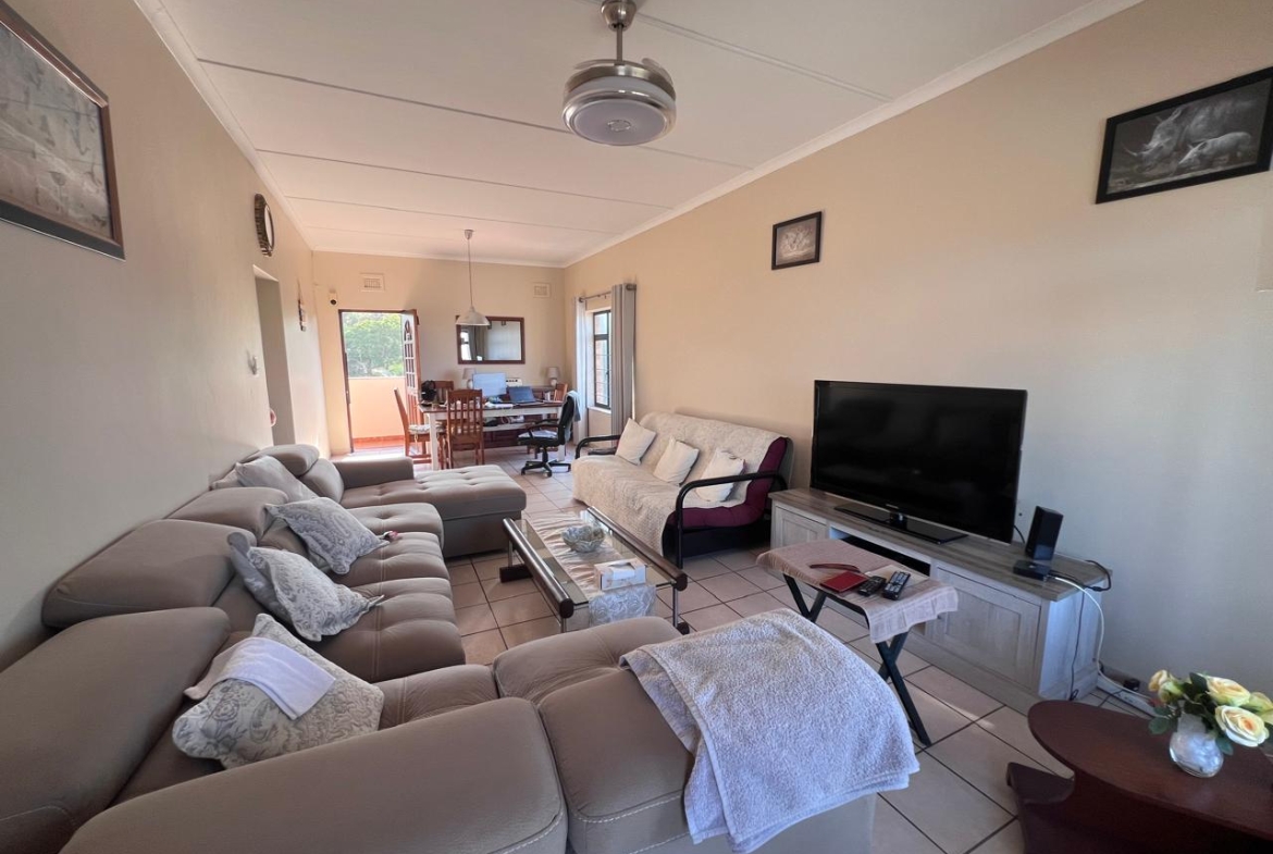Spacious 2-Bedroom Apartment with Beautiful Sea Views to Rent