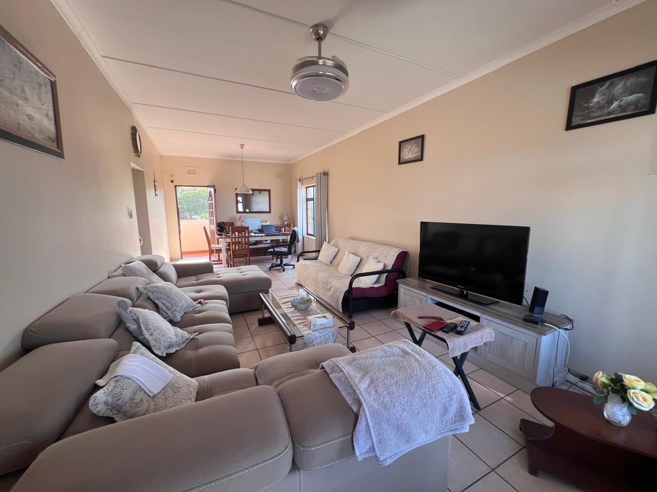 IMG_4067 Spacious 2-Bedroom Apartment with Beautiful Sea Views to Rent