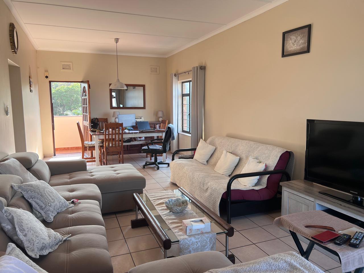 IMG_4068 Spacious 2-Bedroom Apartment with Beautiful Sea Views to Rent
