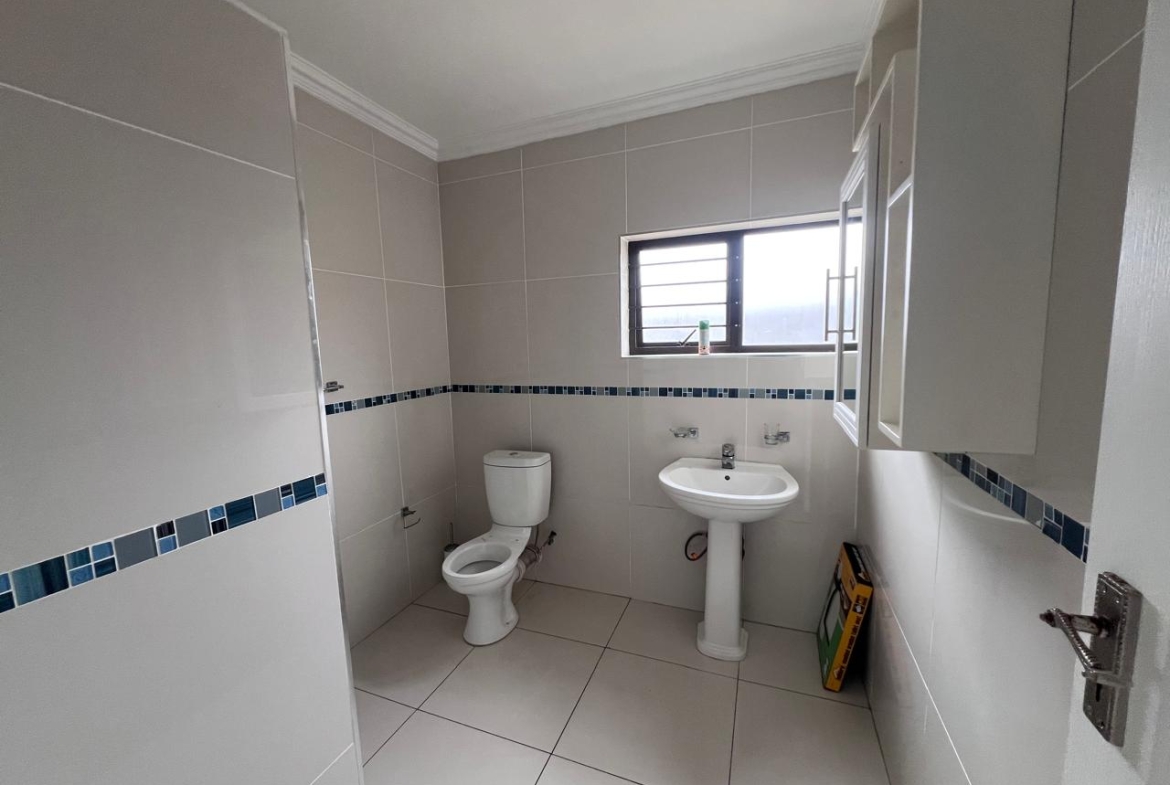 Modern 2 Bedroom Apartment To Rent in Uvongo
