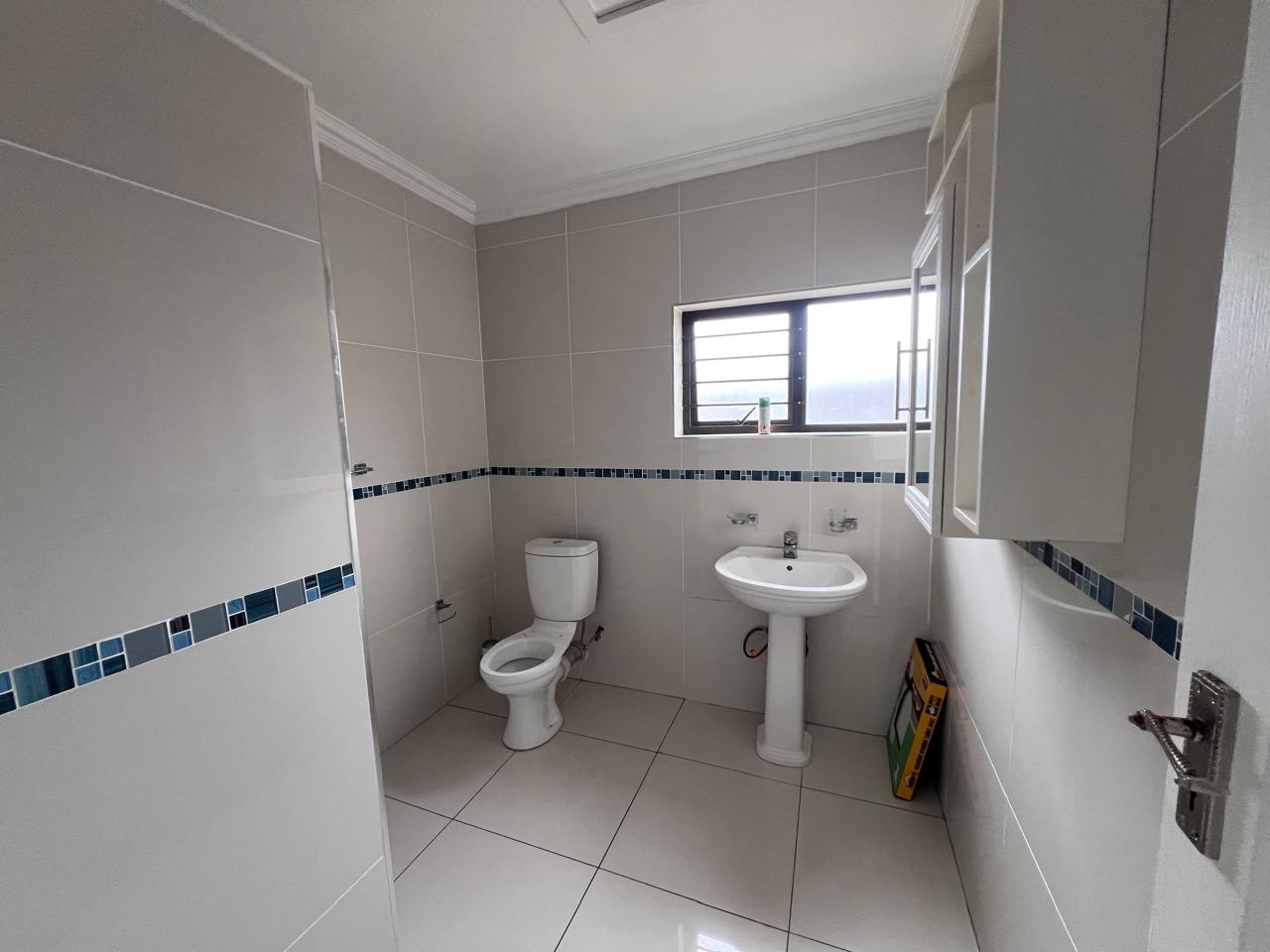 IMG_4251 Modern 2 Bedroom Apartment To Rent in Uvongo