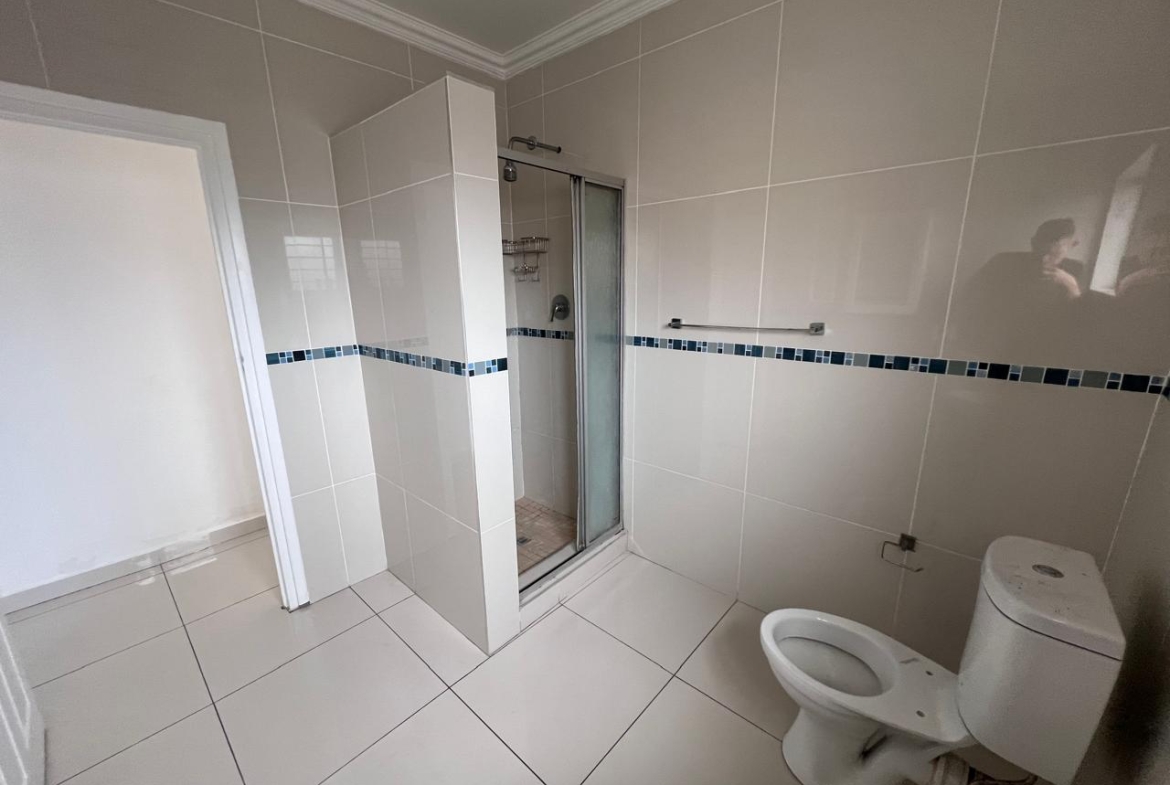 Modern 2 Bedroom Apartment To Rent in Uvongo