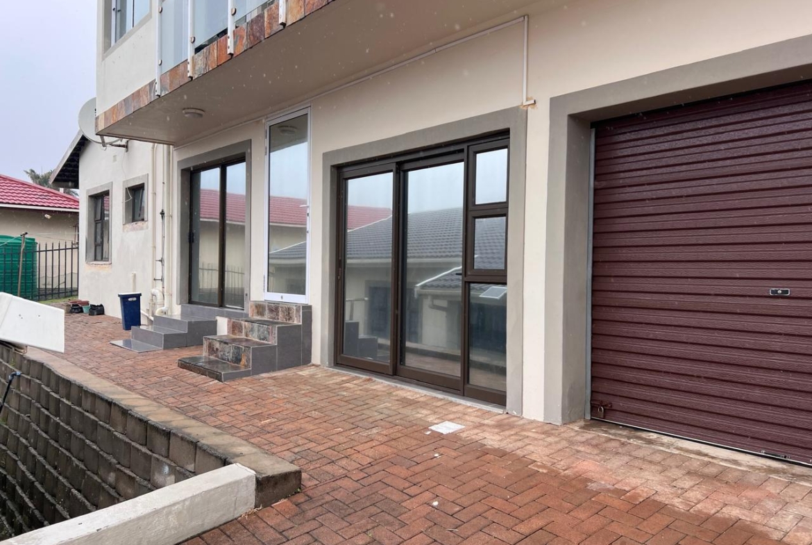 Modern 2 Bedroom Apartment To Rent in Uvongo