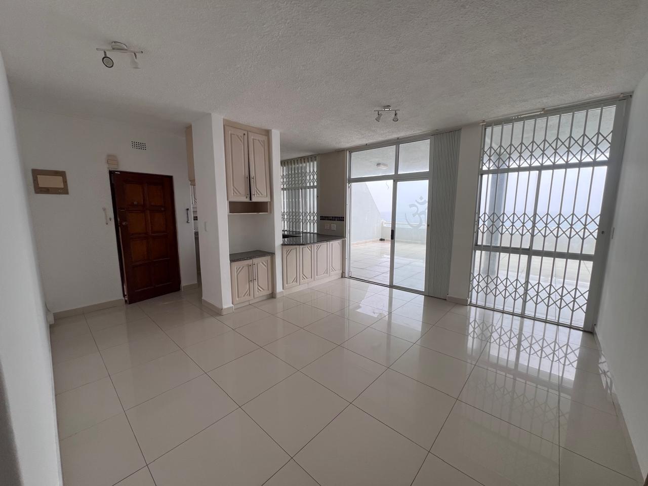 IMG_4270 Spacious 3-Bedroom Apartment with Beautiful Sea Views