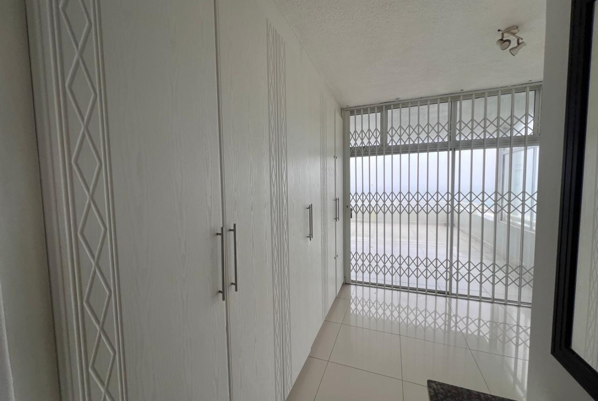 Spacious 3-Bedroom Apartment with Beautiful Sea Views