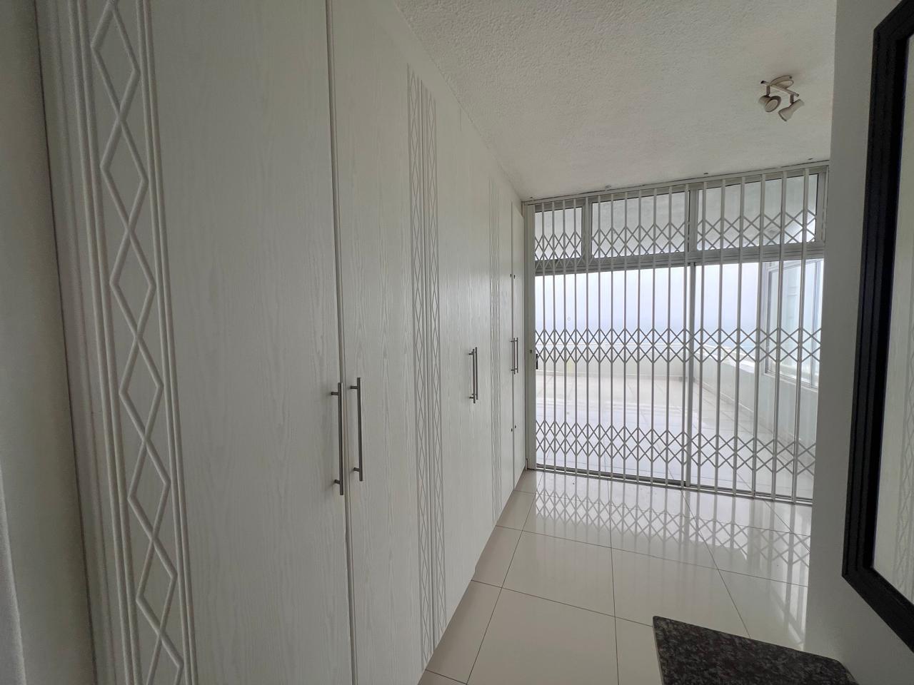 IMG_4274 Spacious 3-Bedroom Apartment with Beautiful Sea Views