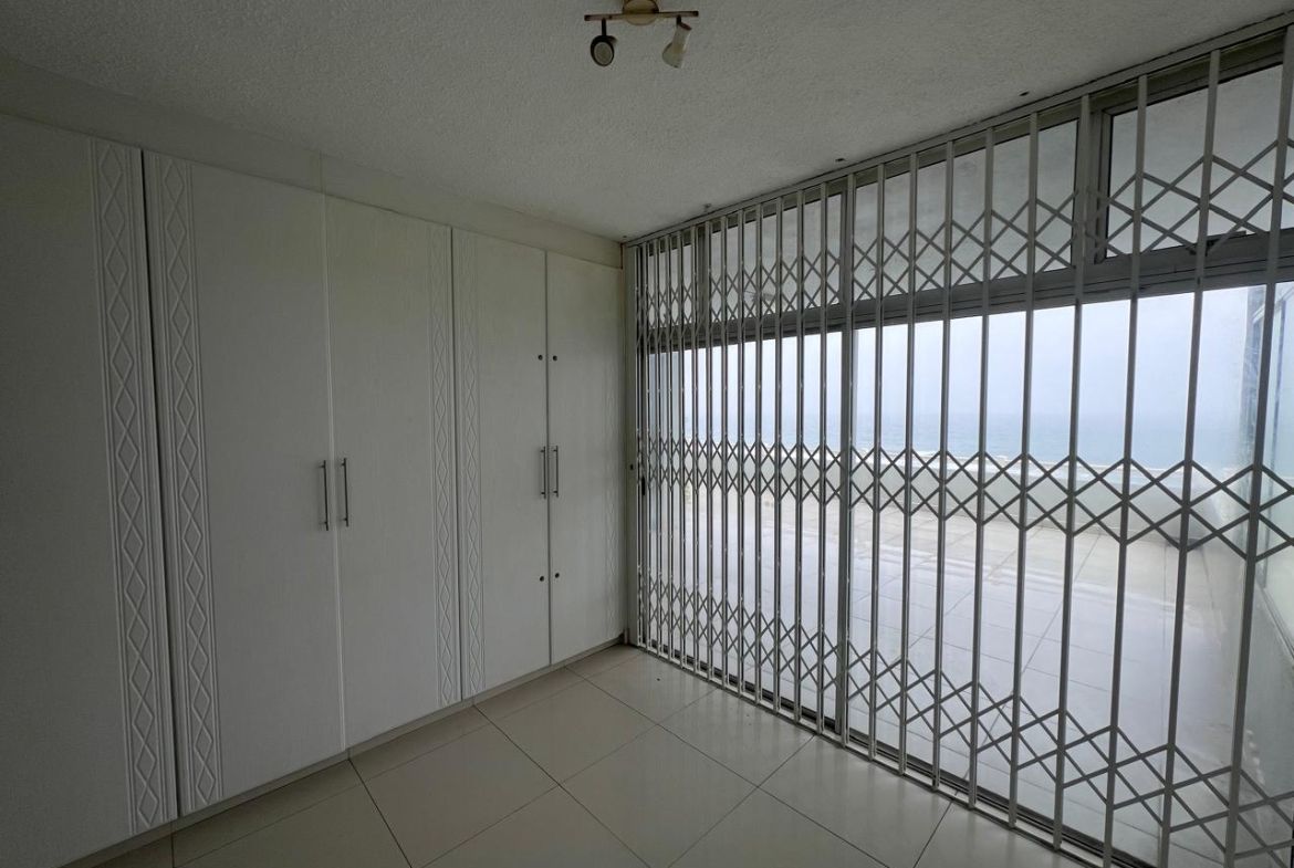 Spacious 3-Bedroom Apartment with Beautiful Sea Views