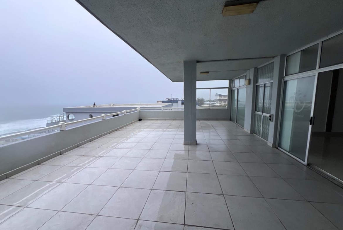 Spacious 3-Bedroom Apartment with Beautiful Sea Views
