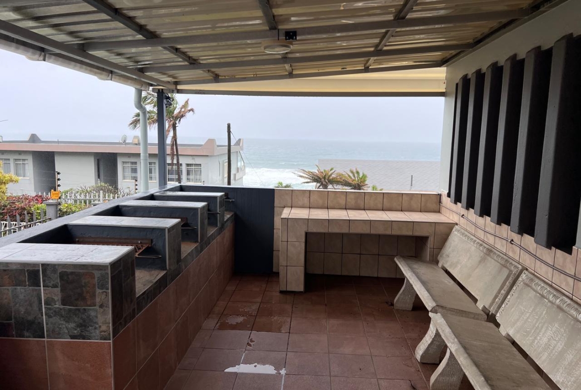 Spacious 3-Bedroom Apartment with Beautiful Sea Views