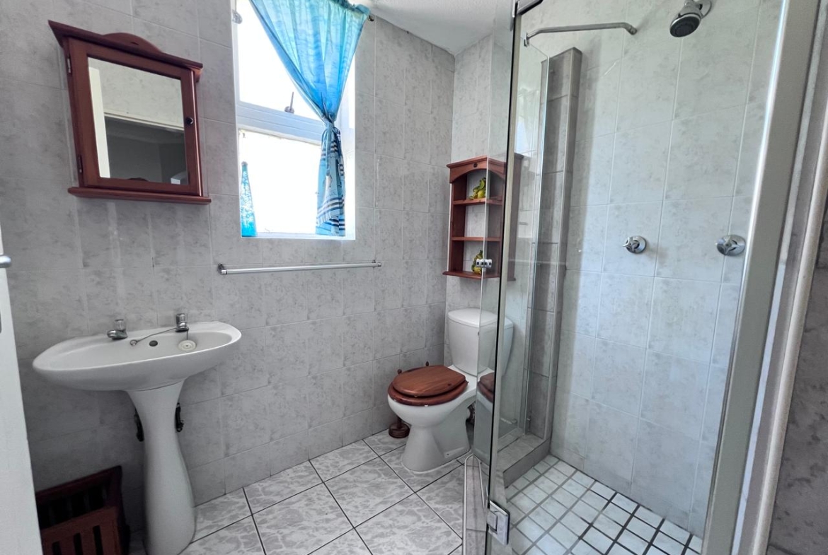 Fully Furnished Pet Friendly 3 Bedroom Apartment with Spectacular Sea Views