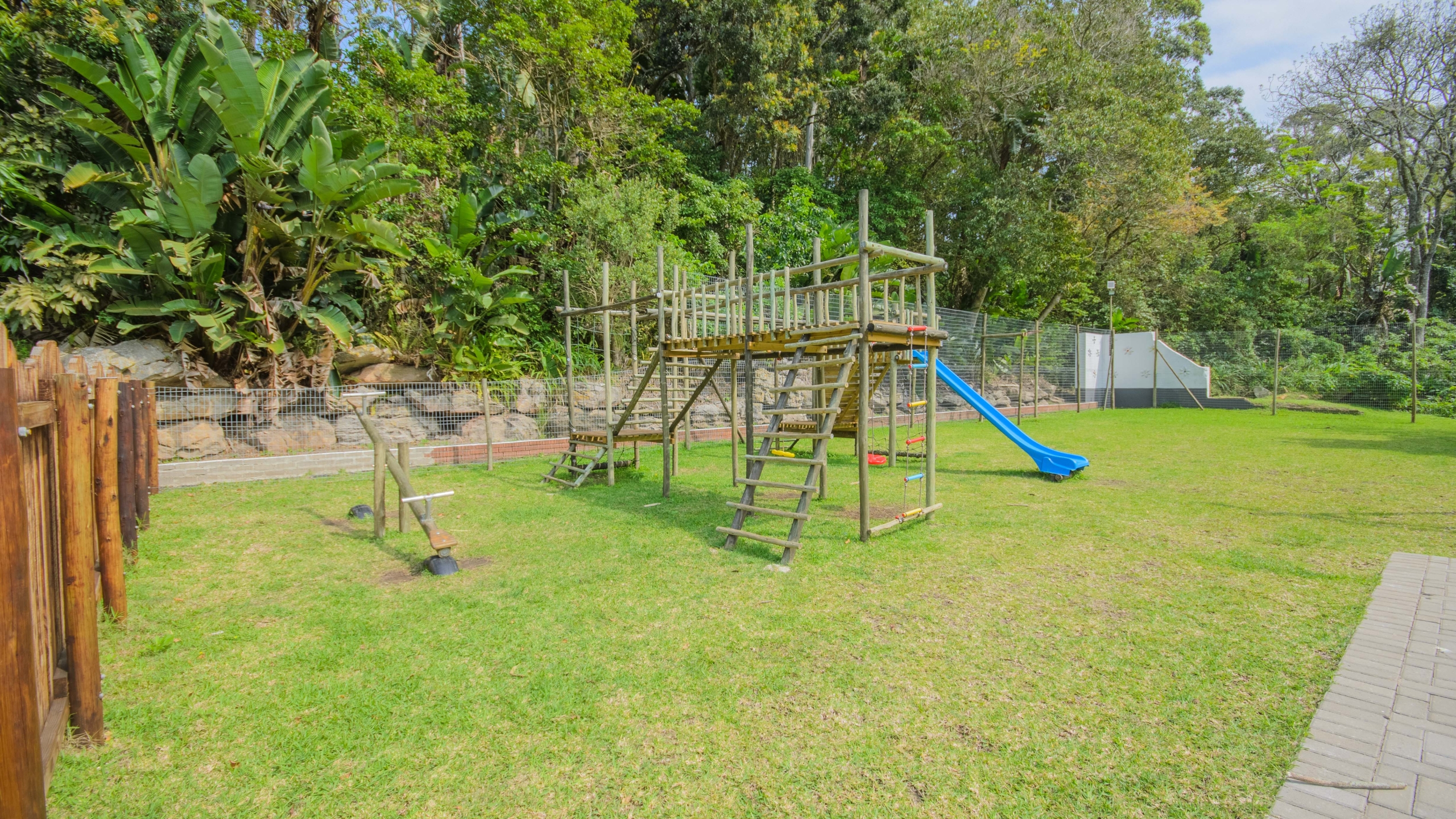 c (294)-HDR Riverside Living in a Peaceful Eco Estate
