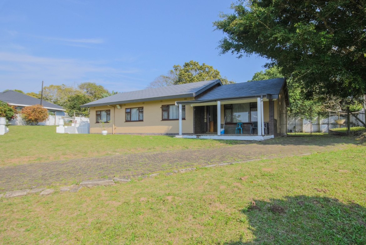 Large 1,650m² Property with Endless Potential in the Heart of Uvongo