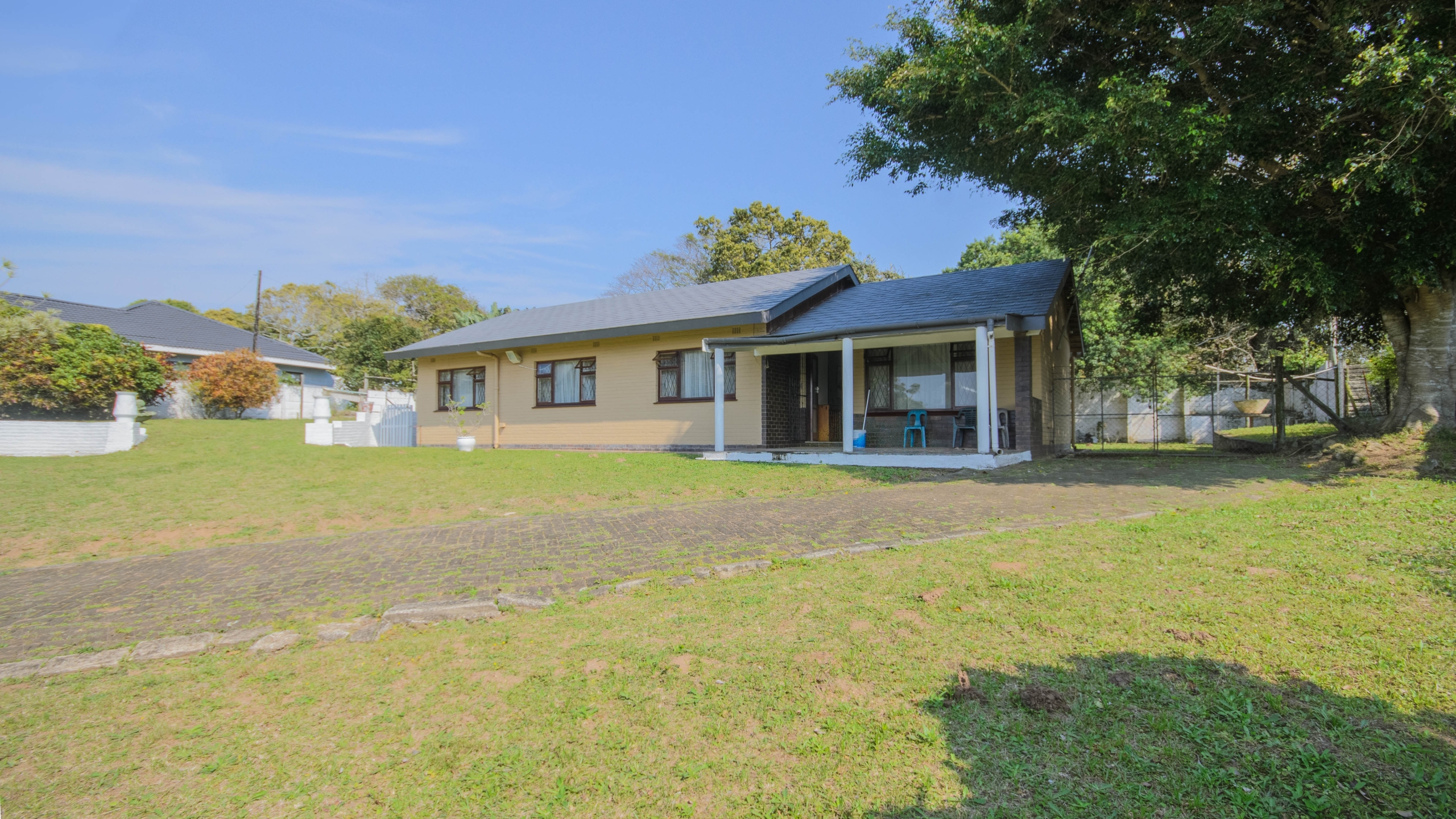 c (890)-HDR Large 1,650m² Property with Endless Potential in the Heart of Uvongo