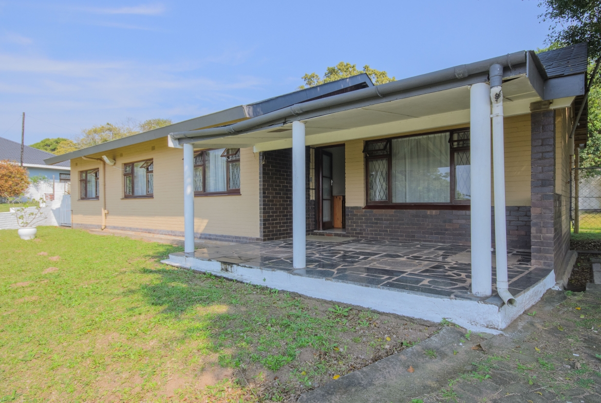 Large 1,650m² Property with Endless Potential in the Heart of Uvongo
