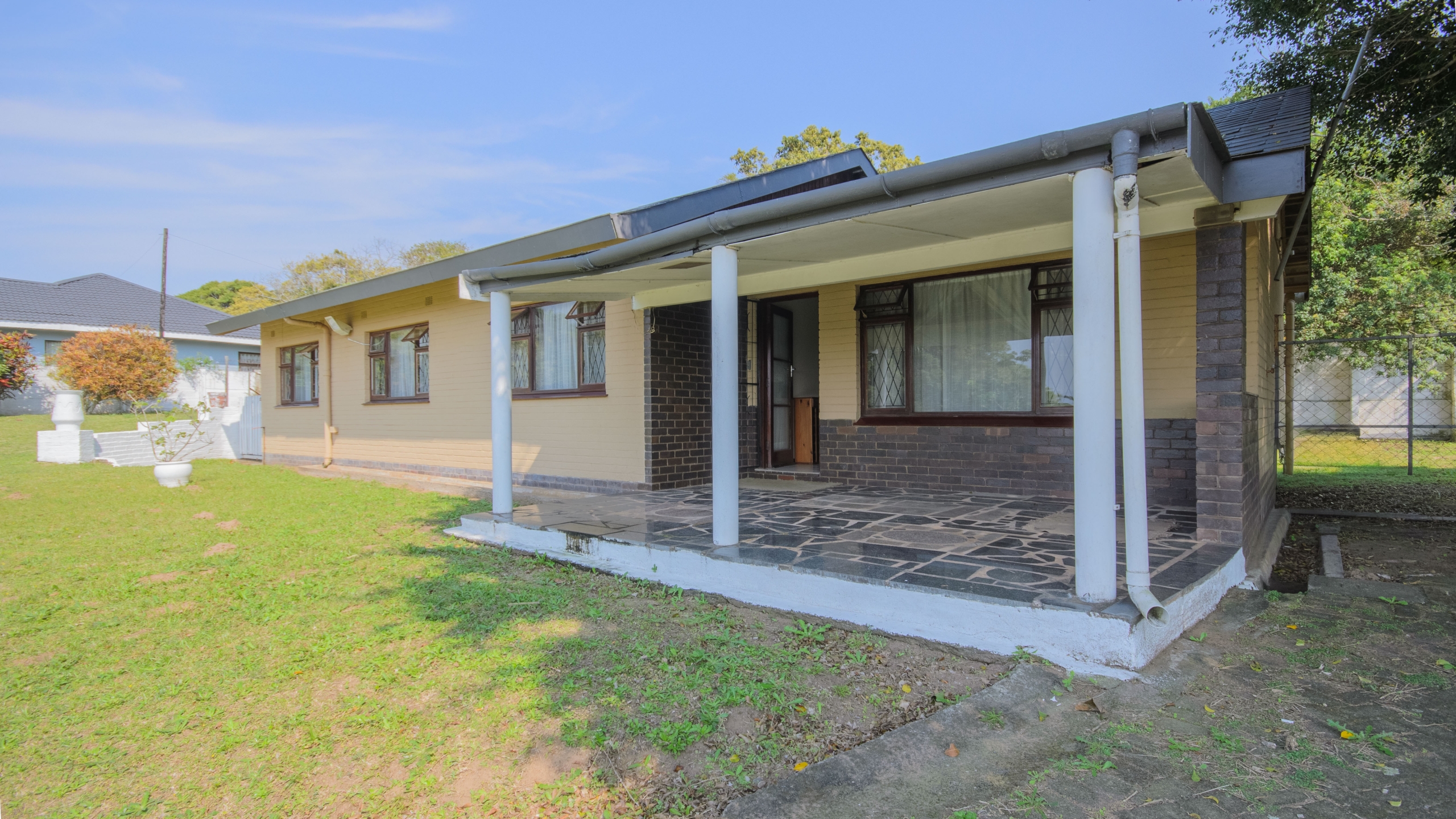 c (938)-HDR Large 1,650m² Property with Endless Potential in the Heart of Uvongo